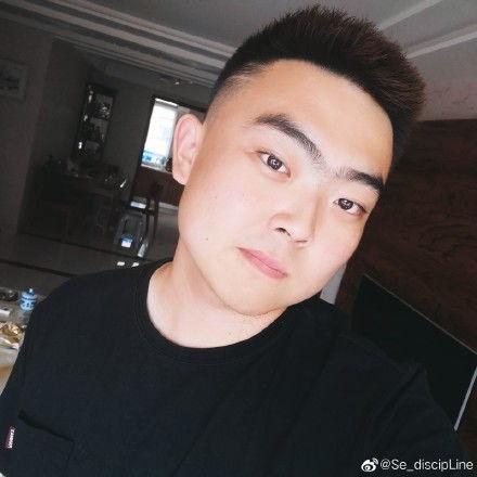 娱乐吃瓜的头像图片男人